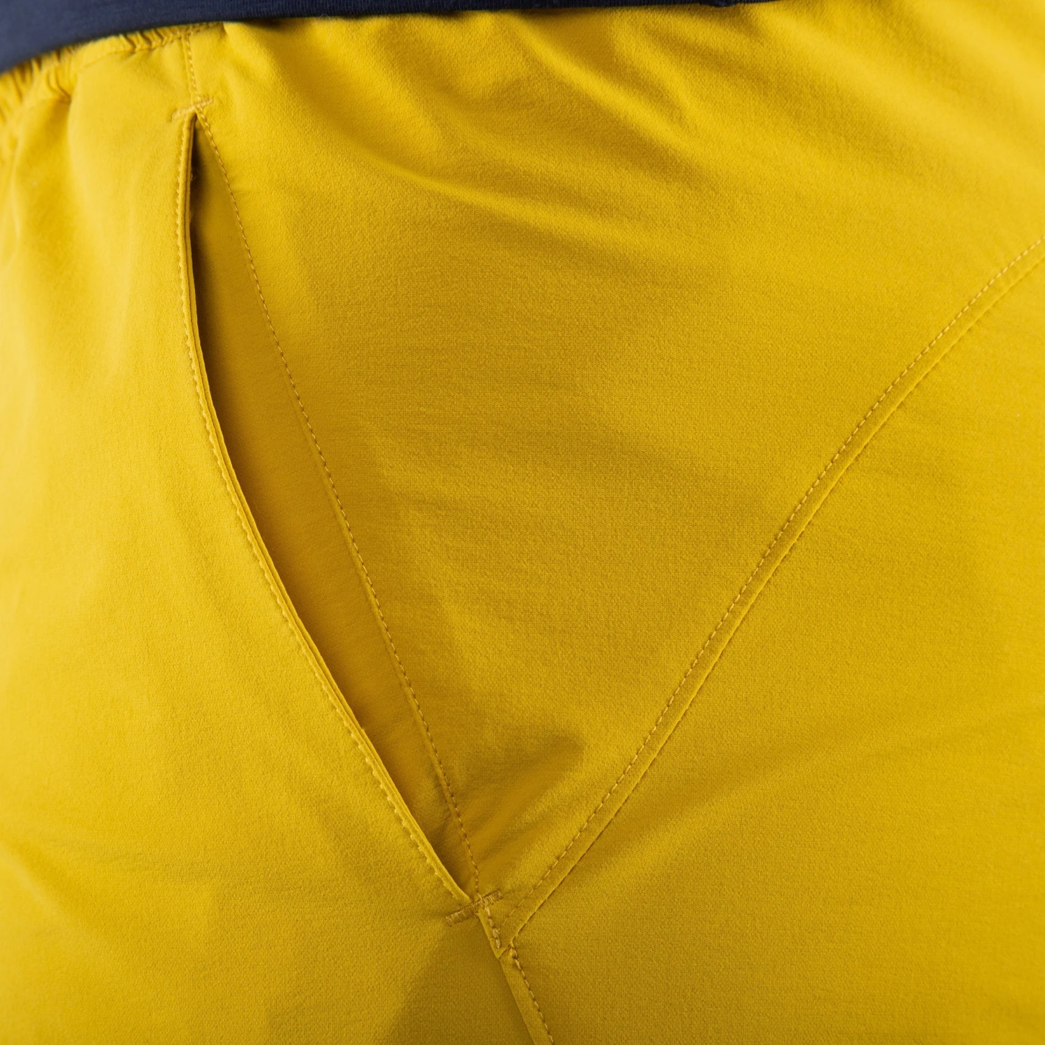 Mountain Equipment Herren Bekleidung Comici Trail Short